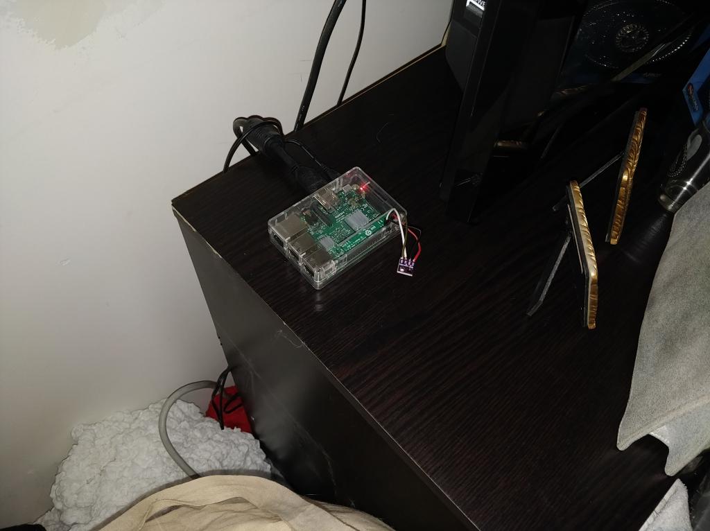 Bedroom Pi 3 HTPC with BME280 sensor attached.